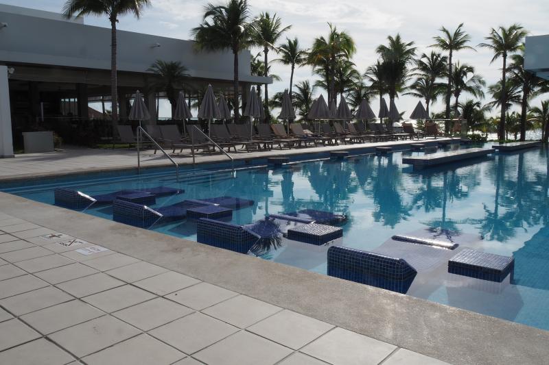 Hotel RIU Palace Riviera Maya Pools 04