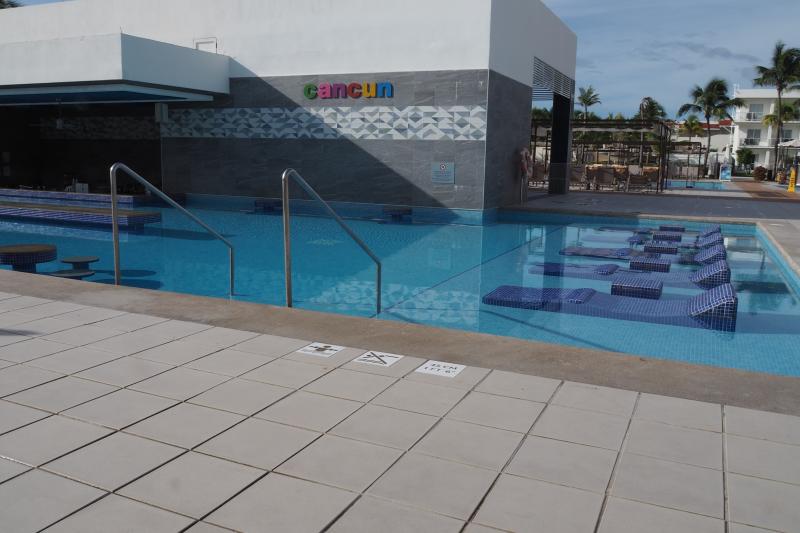 Hotel RIU Palace Riviera Maya Pools 10