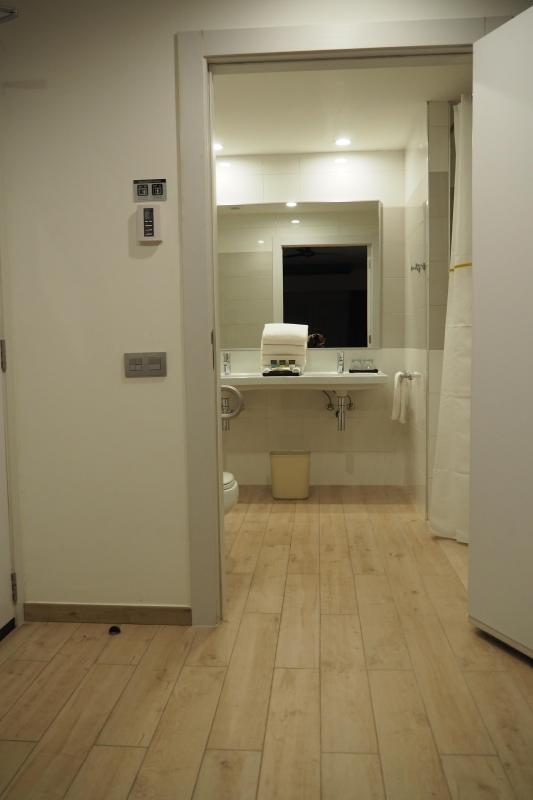 Hotel RIU Palace Riviera Maya Zimmer 162 Badezimmer Bild 01: Tür zum Badezimmer