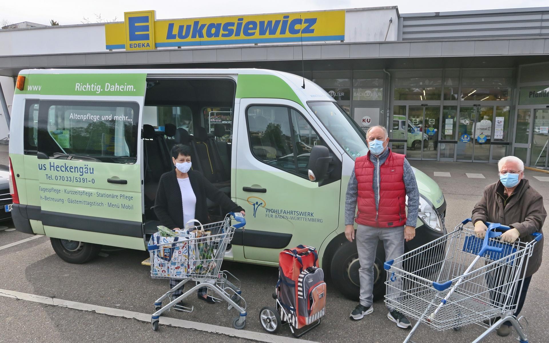 Begleitetes einkaufen für Seniorenin der Stadt heimsheim - Sprinter mit 3 Personen im Vordergrund