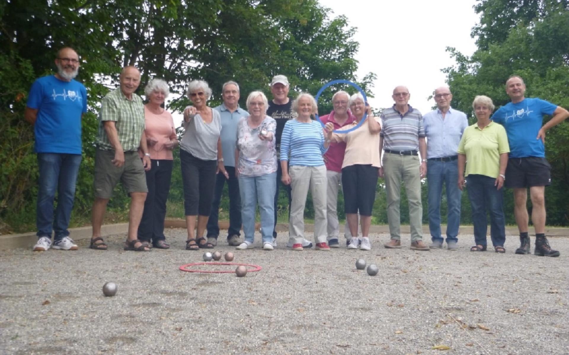 Bild zeigt Gruppe des Stadt Seniorenrat Heimsheim beim Boule 