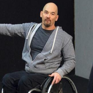 Bild zeigt Erik Kondo aus den USA - Mentaltrainer und "Allesversucher" im Rollstuhl